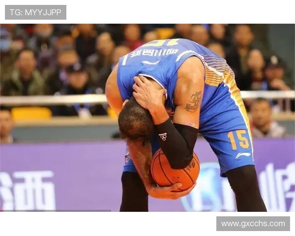 国王新秀克利福德右腿筋受伤将缺阵至少一周球队计划下周复查伤情